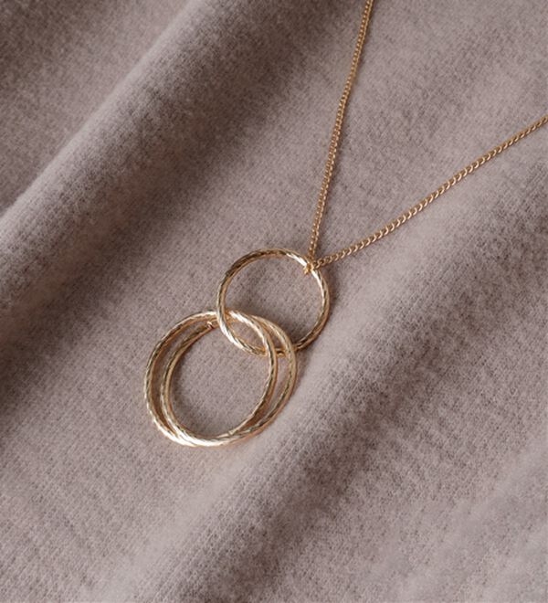 BELLUNA（ベルーナ）の「【嬉しい2点セット】ネックレス付ふんわり裾タックプルオーバー（カットソー）」｜詳細画像