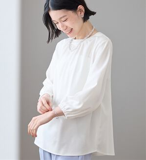 Viola e Viola（ヴィオラ エ ヴィオラ）の「【4つの機能付】らくキレイストレッチギャザーブラウス（ブラウス）」｜オフホワイト