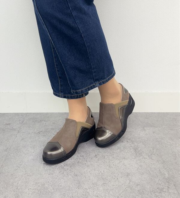 BELLUNA（ベルーナ）の「４Ｅダブルエア異素材切替シューズ（スリッポン）」｜詳細画像