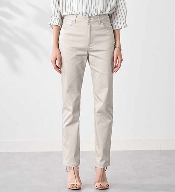 BELLUNA（ベルーナ）の「サラリ速乾！綿サテンストレッチカラーパンツ（フルレングスパンツ）」｜詳細画像