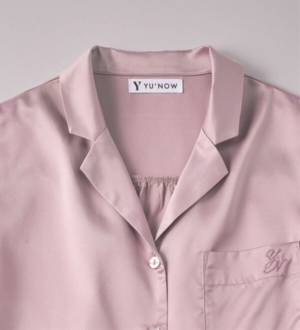 YU'NOW（ユナウ）の「【上下２点セット】ふんわりシルエットサテンシャツパジャマ（パジャマ・ルームウェア）」｜詳細画像