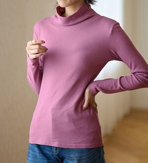 LAVIENNE（ラヴィエンヌ）の「【医師オススメ】綿１００％吸湿発熱あったかインナー　タートルネックインナー長袖（肌着・インナーウェア）」｜スモーキーワイン