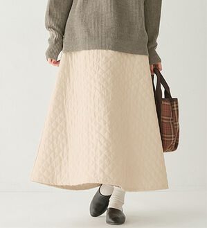 Viola e Viola（ヴィオラ エ ヴィオラ）の「キルティングフレアーロング丈スカート（ロングスカート）」｜詳細画像