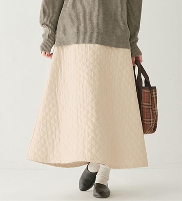 Viola e Viola（ヴィオラ エ ヴィオラ）の「キルティングフレアーロング丈スカート（ロングスカート）」｜詳細画像