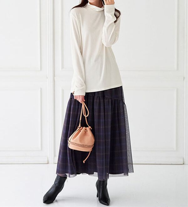 BELLUNA（ベルーナ）の「うっとりなめらか素材ハイネックプルオーバー（カットソー）」｜詳細画像