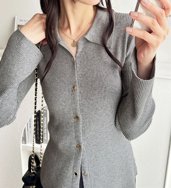 GeeRA（ジーラ）の「ゴールドボタンポロ衿リブニットトップス（ニットカーディガン）」｜詳細画像