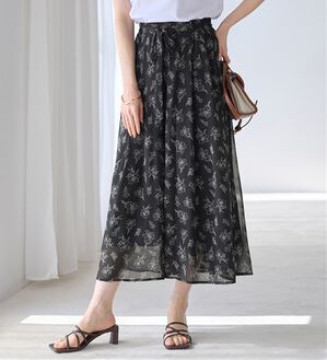 alotta（アロッタ）の「ふんわりシフォンワイドパンツ（ワイドパンツ・ガウチョ）」｜ブラック系線画花柄