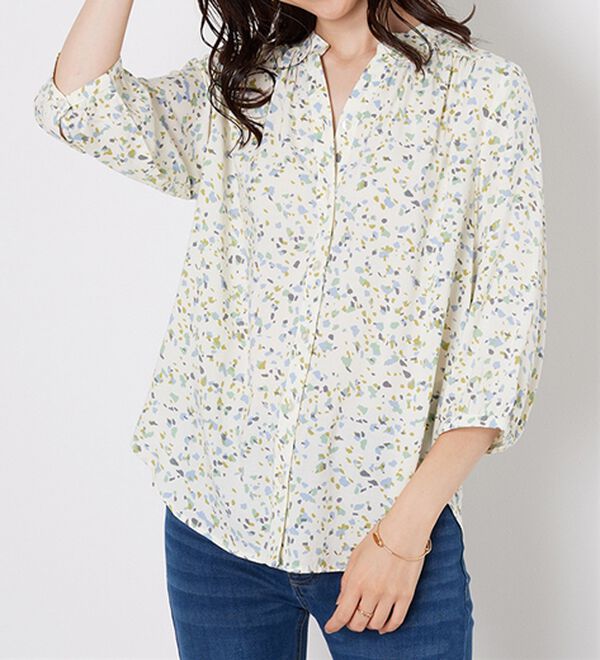 BELLUNA（ベルーナ）の「【接触冷感】レーヨン素材ギャザー使いプリントブラウス（ブラウス）」｜アイボリー幾何柄