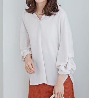 BELLUNA（ベルーナ）の「袖タックデザインスキッパーシャツ（シャツ）」｜アイボリー