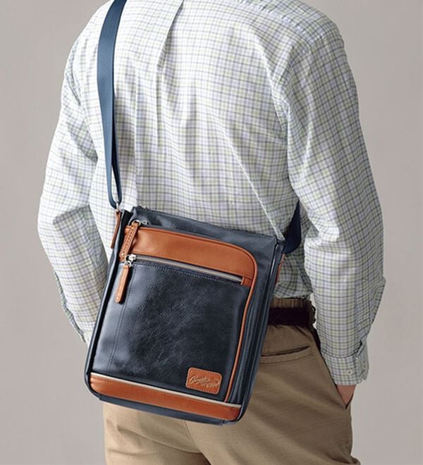 「＜クロコダイル＞トリプルファスナーショルダー（メンズショルダーバッグ）」｜詳細画像