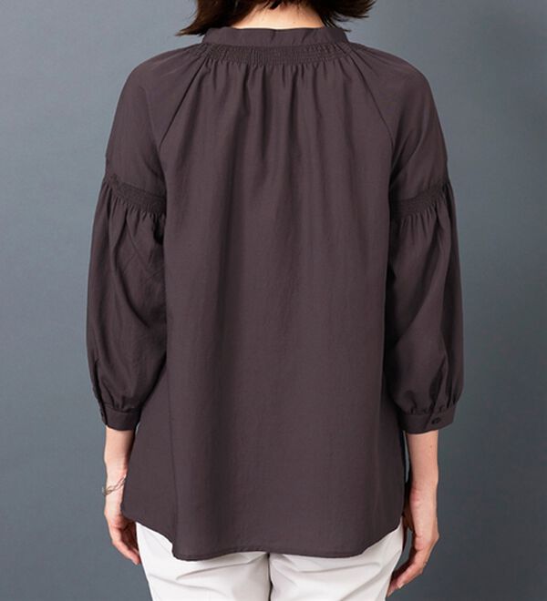 BELLUNA（ベルーナ）の「ビンテージ素材シャーリング使いブラウス（チュニック）」｜詳細画像