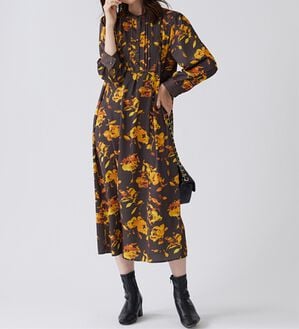 BELLUNA（ベルーナ）の「ビンテージ柄ピンタック使いワンピース（その他ワンピース）」｜イエロー系花柄