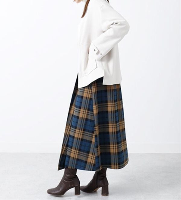 BELLUNA（ベルーナ）の「ポケット使いショートブルゾンジャケット（ハーフコート）」｜詳細画像