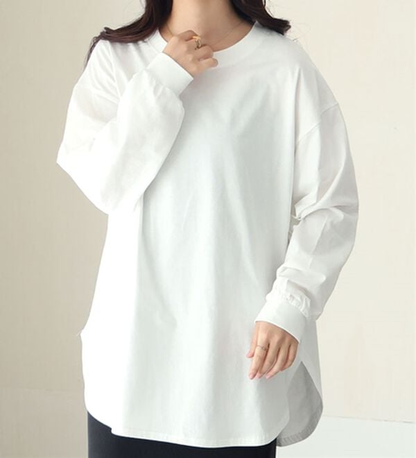 A HAPPY MARILYN（アハッピーマリリン）の「【大きいサイズ】【Ｌ～８Ｌ】綿１００％裾魅せラウンドヘムＴシャツ（Tシャツ）」｜オフ