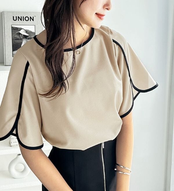 YUKIGAFUWAFUWA ページ スリット入りフレアースリーブTブラウス - ベルーナ【公式】