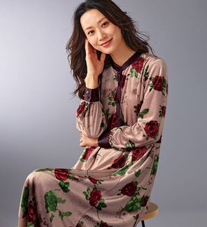 BELLUNA（ベルーナ）の「花柄ベロアプリントワンピース（その他ワンピース）」｜詳細画像