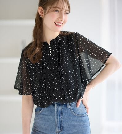 alotta（アロッタ）の「ピンタックパールボタンデザインブラウス（ブラウス）」