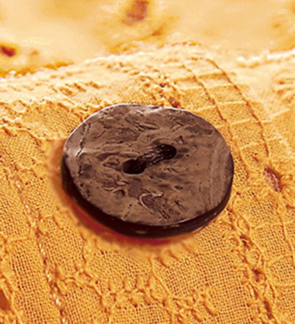 BELLUNA（ベルーナ）の「ボタンデザインオーバーレースブラウス（ブラウス）」｜詳細画像