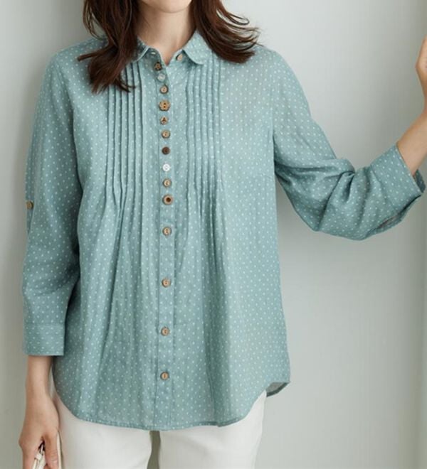 BELLUNA（ベルーナ）の「【綿100％素材】ダブルガーゼ素材丸衿多ボタンブラウス（ブラウス）」｜詳細画像