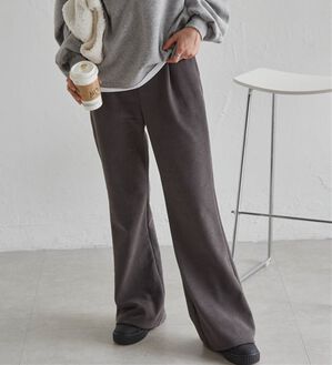 RANAN（ラナン）の「あったか裏ベロアニットコールフレアパンツ（フルレングスパンツ）」｜グレー
