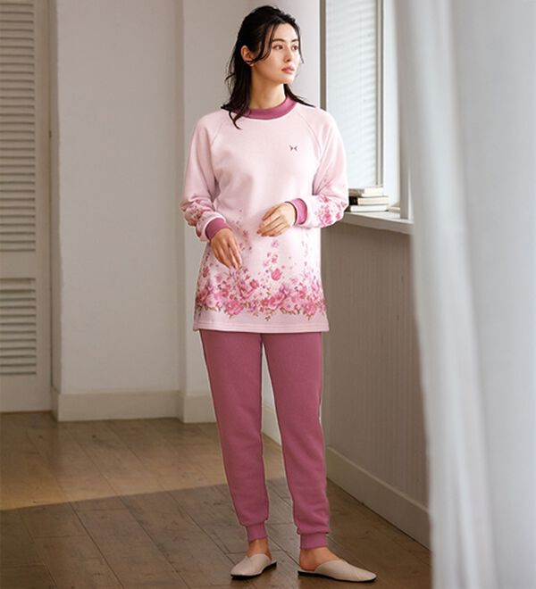 LAVIENNE（ラヴィエンヌ）の「＜ＨＡＮＡＥ　ＭＯＲＩ＞上品スウェットパジャマ（パジャマ・ルームウェア）」｜詳細画像