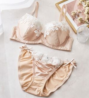 YU'NOW（ユナウ）の「ｔｏ　ｍｅｅブラジャー＆ショーツセット（ブラジャー＆ショーツセット）」｜ベージュ