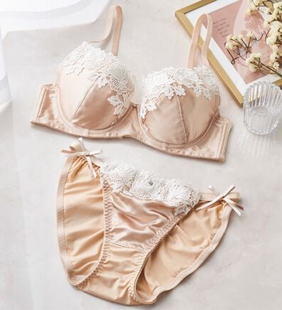 YU'NOW（ユナウ）の「ｔｏ　ｍｅｅブラジャー＆ショーツセット（ブラジャー＆ショーツセット）」