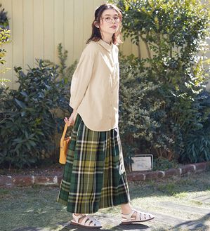 Viola e Viola（ヴィオラ エ ヴィオラ）の「部分刺しゅう使いシャツチュニック（チュニック）」｜ベージュ