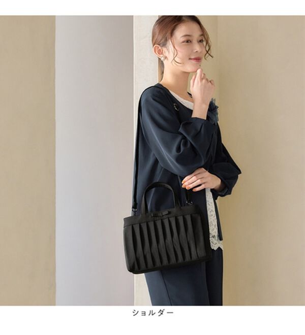 Viola e Viola（ヴィオラ エ ヴィオラ）の「プリーツデザイン２ＷＡＹフォーマルバック（ハンドバッグ）」｜詳細画像