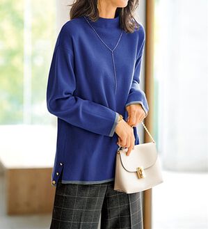 BELLUNA（ベルーナ）の「金ボタン使い配色ニットプルオーバー（ニット・セーター）」｜ロイヤルブルー／杢グレー