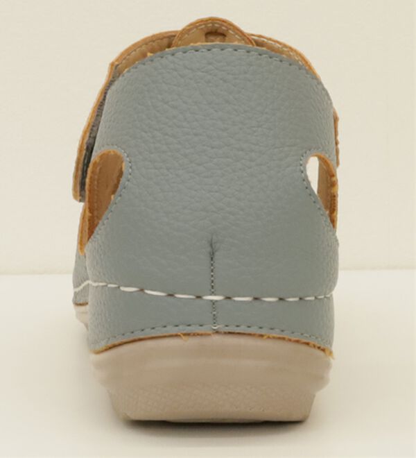 BELLUNA（ベルーナ）の「やわらかレザー調グルカ風シューズ（サンダル・ミュール）」｜詳細画像