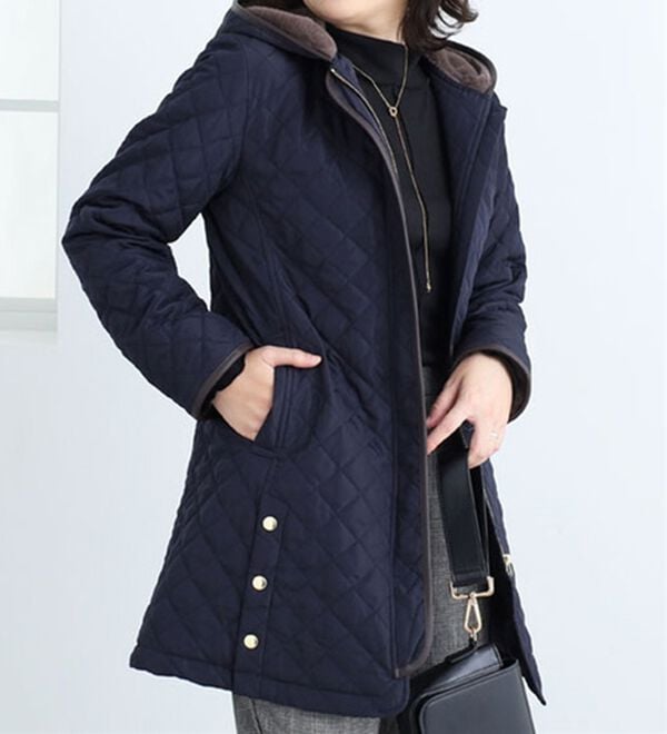 BELLUNA（ベルーナ）の「パイピング使いキルトデザインロングコート（その他ジャケット）」｜ネイビー