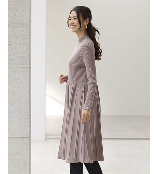 BELLUNA（ベルーナ）の「体型を拾いにくい！ビジュー使いプリーツ風ニットチュニックワンピース（チュニックワンピース）」｜詳細画像