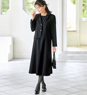 ストレッチ素材！テーラードジャケット重ね着風ワンピース - ベルーナ