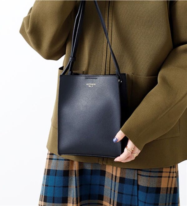 BELLUNA（ベルーナ）の「スクエア―型ショルダーバッグ（その他バッグ）」｜黒