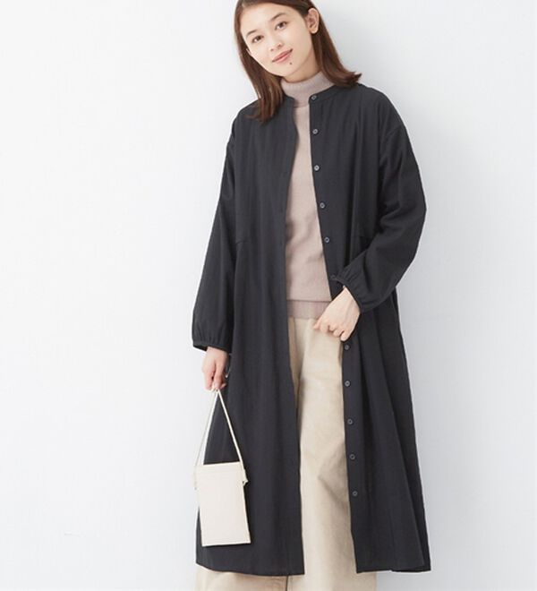 Viola e Viola（ヴィオラ エ ヴィオラ）の「綿１００％タック切替ワンピース（シャツワンピース）」｜ブラック
