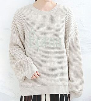 「【ＬＬ～４Ｌ】刺繍ロゴ入りざっくり編みニット（ニット・セーター）」｜グレージュ