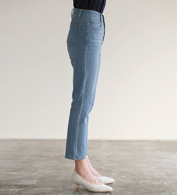 Pierrot（ピエロ）の「【ストレッチ素材】大人のためのゆるテーパードデニムパンツ（フルレングスパンツ）」｜詳細画像