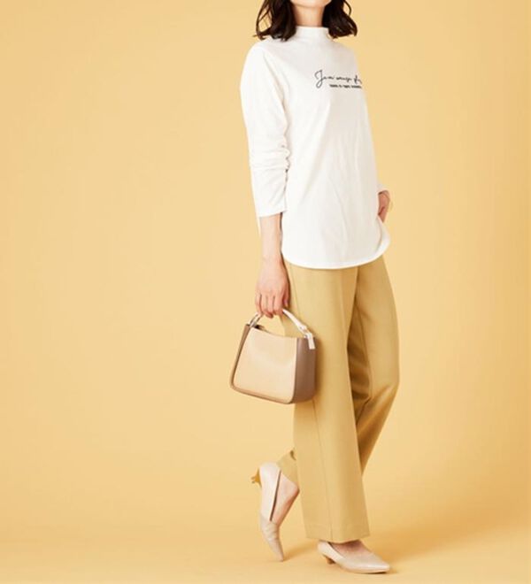 BELLUNA（ベルーナ）の「刺しゅうロゴ使いハイネックプルオーバー（カットソー）」｜詳細画像