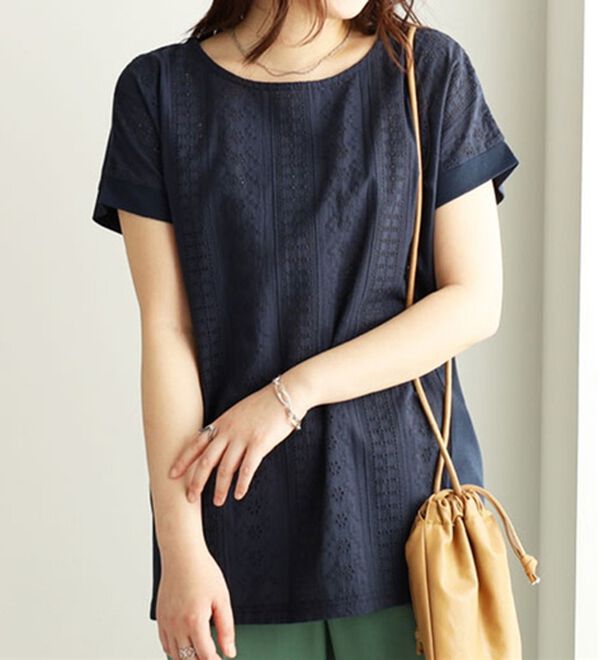 BELLUNA（ベルーナ）の「幾何柄×花柄レース使いプルオーバー（カットソー）」｜ネイビー