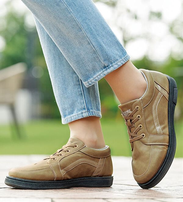 BELLUNA（ベルーナ）の「柔らかフィットのレザーライクシューズ（スニーカー）」｜詳細画像