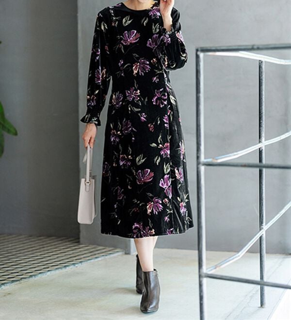 BELLUNA（ベルーナ）の「花柄プリントベロアワンピース（プリントワンピース）」｜詳細画像