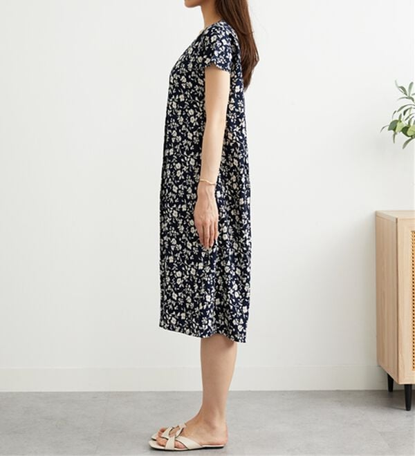 BELLUNA（ベルーナ）の「レーヨン素材タックデザインワンピース（その他ワンピース）」｜詳細画像