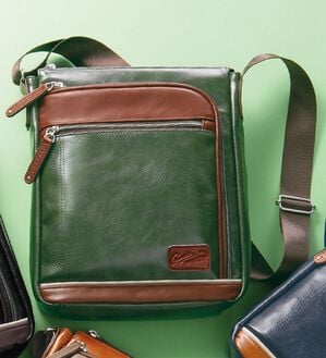 「＜クロコダイル＞トリプルファスナーショルダー（メンズショルダーバッグ）」｜ダークグリーン