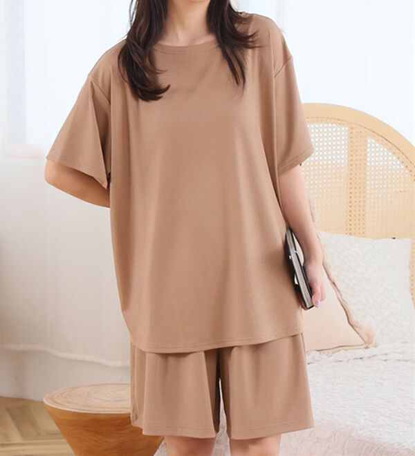 A HAPPY MARILYN（アハッピーマリリン）の「【Ｌ～８Ｌ】タイプが選べる！さらっとろルームウェアセット（パジャマ・ルームウェア）」｜モカ