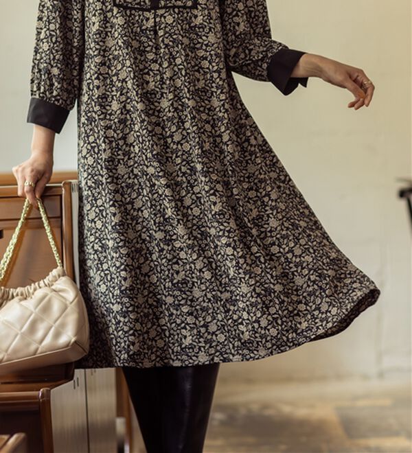 BELLUNA（ベルーナ）の「ビンテージ柄ピンタック使いワンピース（その他ワンピース）」｜詳細画像