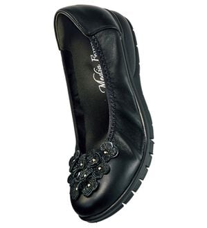 BELLUNA（ベルーナ）の「軽くて走れる羊革幅広パンプス（パンプス）」｜黒