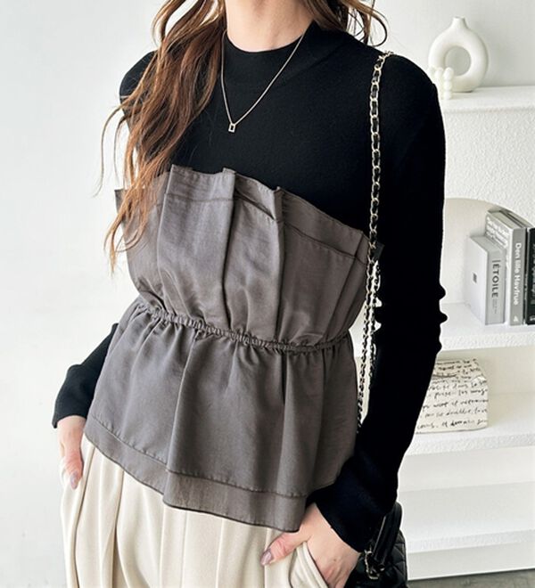 GeeRA（ジーラ）の「ビスチェドッキングニット（ニット・セーター）」｜グレー系