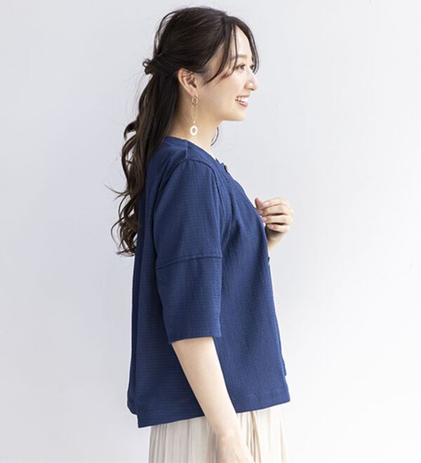 BELLUNA（ベルーナ）の「夏のお出かけに欠かせない！サッカー素材タック使いジャケット（シャツ）」｜詳細画像