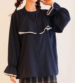 「【Ｌ～６Ｌ】【ＭａｒｉｌｙｎＳｗｅｅｔ】体型別フェミニン パイピングフリルブラウス（ブラウス）」｜ネイビー